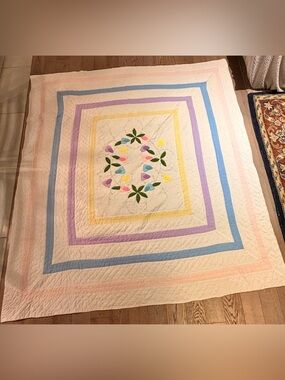 Pastel Floral Appliqué Quilt / Coverlet – Full/Double